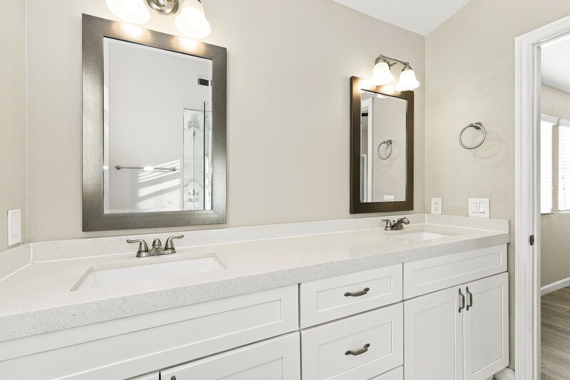 2,305/Mo, 1814 La Villa Dr North Las Vegas, NV 89031 Primary Bathroom View