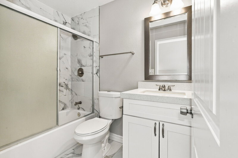 2,305/Mo, 1814 La Villa Dr North Las Vegas, NV 89031 Bathroom View