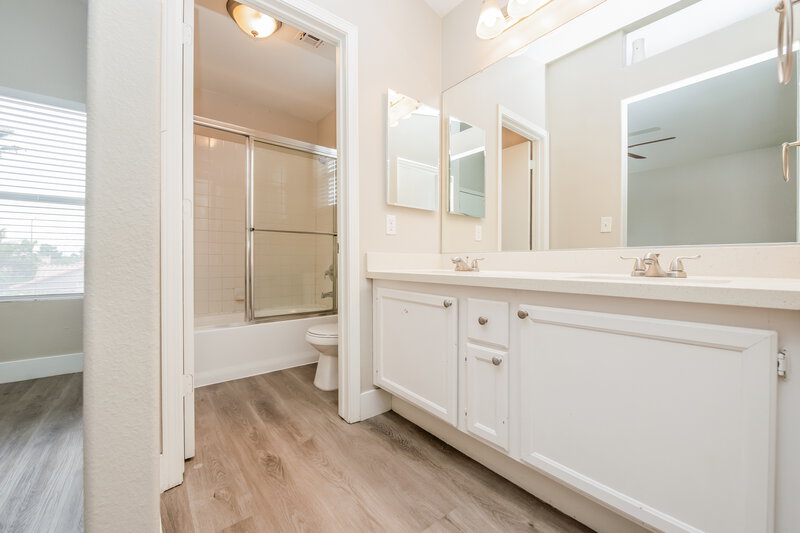 1,915/Mo, 4926 Rancho Domingo Ct North Las Vegas, NV 89031 Main Bathroom View