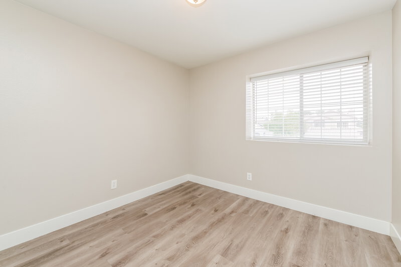 1,915/Mo, 4926 Rancho Domingo Ct North Las Vegas, NV 89031 Bedroom View 2