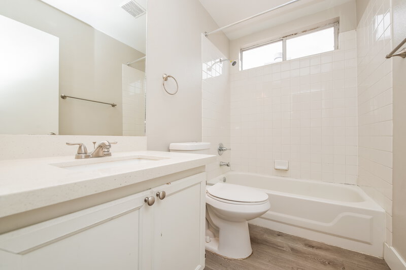 1,915/Mo, 4926 Rancho Domingo Ct North Las Vegas, NV 89031 Bathroom View