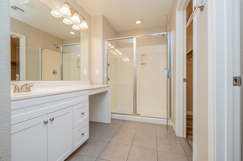 1,820/Mo, 10644 Gale Wind Court Las Vegas, NV 89129 Main Bathroom View