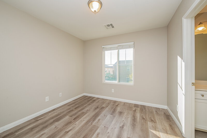 1,820/Mo, 10644 Gale Wind Court Las Vegas, NV 89129 Bedroom View 2