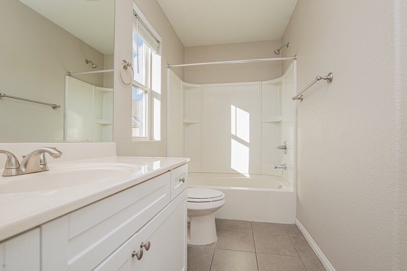 1,820/Mo, 10644 Gale Wind Court Las Vegas, NV 89129 Bathroom View