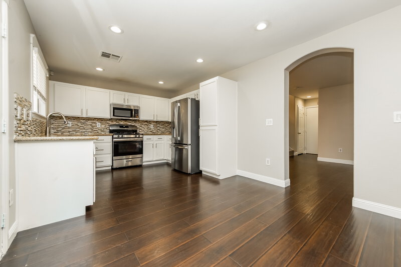 2,150/Mo, 9453 Grandview Spring Avenue Las Vegas, NV 89166 Kitchen View