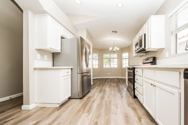 2,125/Mo, 4850 Drifting Pebble Street North Las Vegas, NV 89081 Kitchen View