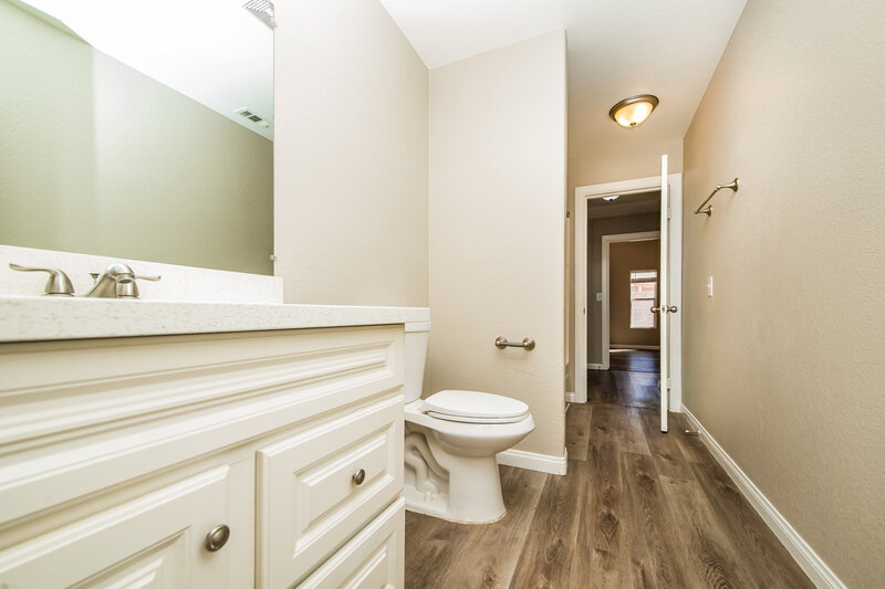 2,125/Mo, 4850 Drifting Pebble Street North Las Vegas, NV 89081 Bathroom View
