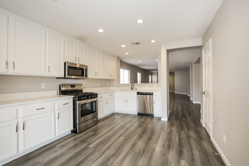1,950/Mo, 7833 Lovely Pine Pl Las Vegas, NV 89143 Kitchen View 3
