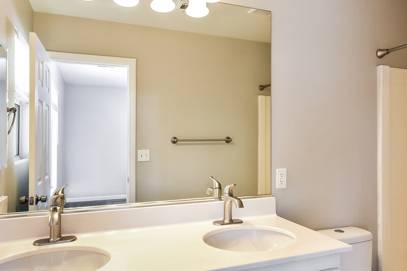 2,085/Mo, 7833 Lovely Pine Pl Las Vegas, NV 89143 Main Bathroom View