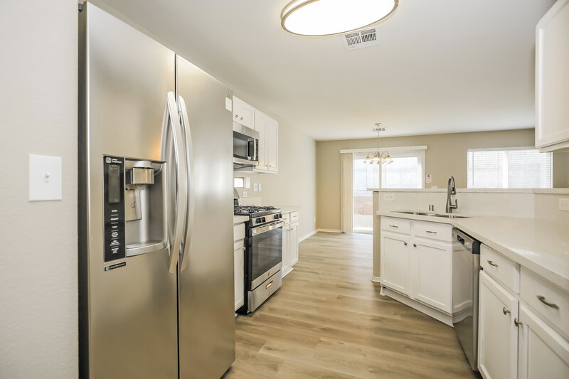 2,160/Mo, 9601 Brooks Lake Ave Las Vegas, NV 89148 Kitchen View 2