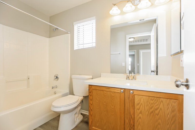 2,160/Mo, 9601 Brooks Lake Ave Las Vegas, NV 89148 Bathroom View