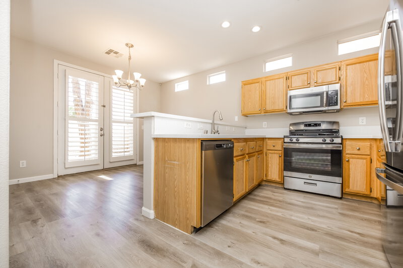 2,120/Mo, 5284 Vine Hill Ct North Las Vegas, NV 89031 Kitchen View