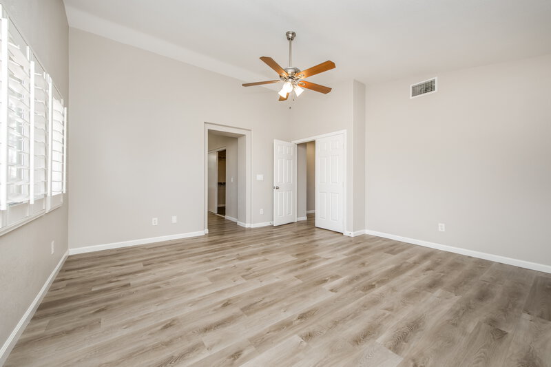 2,120/Mo, 5284 Vine Hill Ct North Las Vegas, NV 89031 Main Bedroom View 2