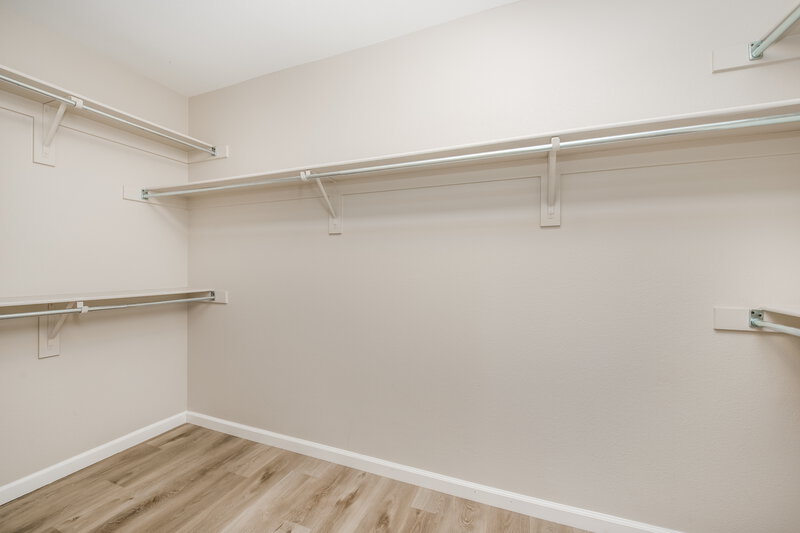 2,120/Mo, 5284 Vine Hill Ct North Las Vegas, NV 89031 Walk In Closet View