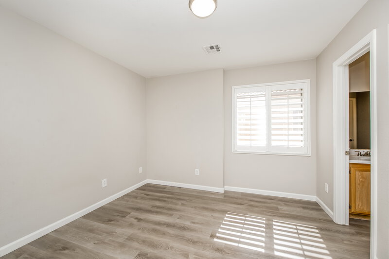 2,120/Mo, 5284 Vine Hill Ct North Las Vegas, NV 89031 Bedroom View