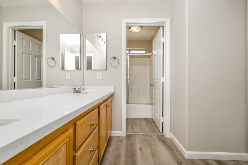 2,120/Mo, 5284 Vine Hill Ct North Las Vegas, NV 89031 Bathroom View