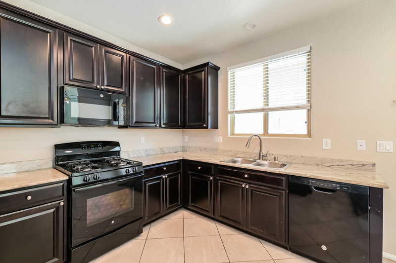 1,825/Mo, 6425 Kellyville Drive Las Vegas, NV 89122 Kitchen View 2