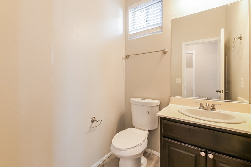 1,825/Mo, 6425 Kellyville Drive Las Vegas, NV 89122 Bathroom View