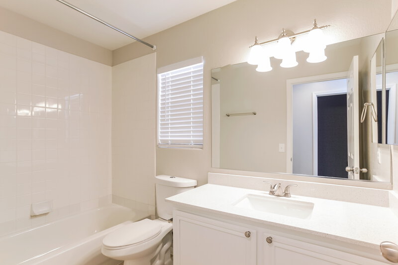 1,830/Mo, 4622 Wood View Street North Las Vegas, NV 89031 Bathroom View