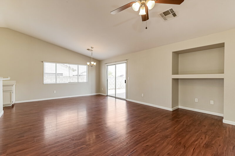 2,035/Mo, 718 Saratoga Springs St Henderson, NV 89015 Living Room View 2