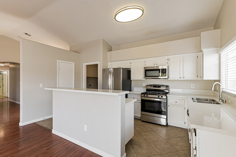 2,035/Mo, 718 Saratoga Springs St Henderson, NV 89015 Kitchen View
