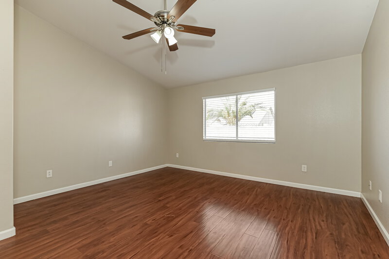2,035/Mo, 718 Saratoga Springs St Henderson, NV 89015 Main Bedroom View