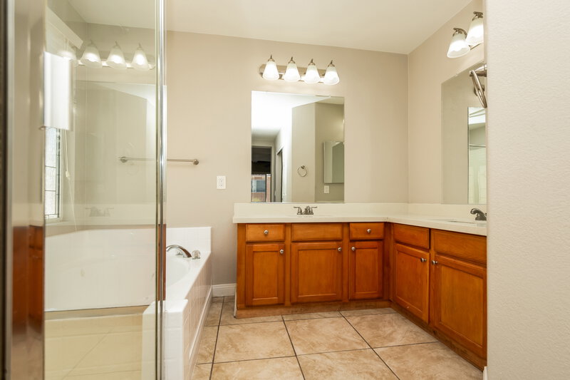 2,790/Mo, 223 Remembrance Court North Las Vegas, NV 89032 Main Bathroom View