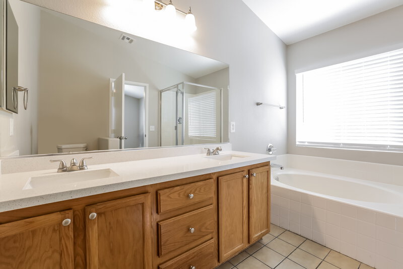 1,720/Mo, 3433 Sutter Ridge Court North Las Vegas, NV 89032 Master Bathroom View
