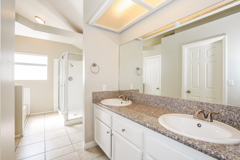 2,240/Mo, 7217 Chesterton Drive Las Vegas, NV 89128 Main Bathroom View