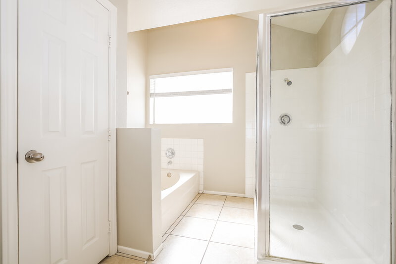 2,240/Mo, 7217 Chesterton Drive Las Vegas, NV 89128 Main Bathroom View 2