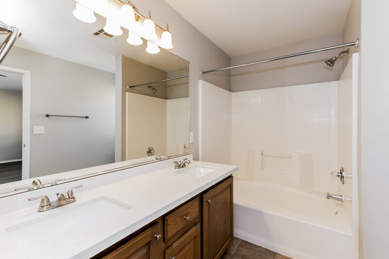 1,895/Mo, 6488 Carolina Dew Ct Las Vegas, NV 89122 Main Bathroom View