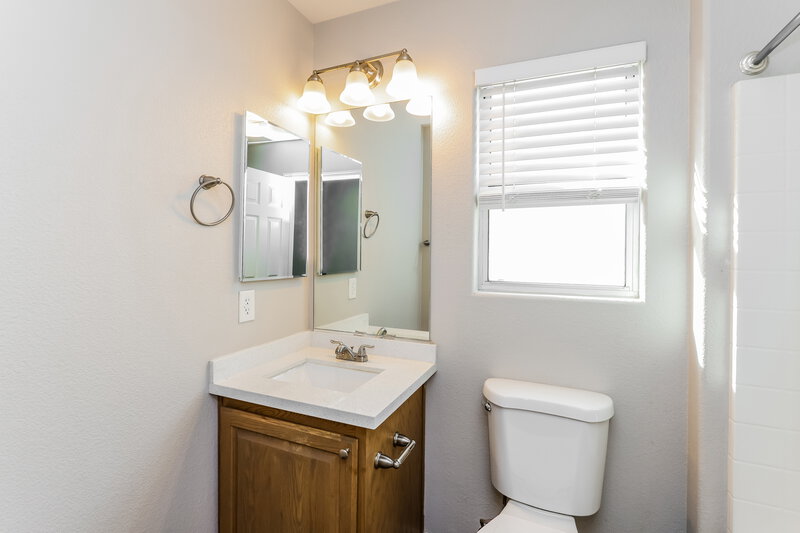 1,895/Mo, 6488 Carolina Dew Ct Las Vegas, NV 89122 Bathroom View