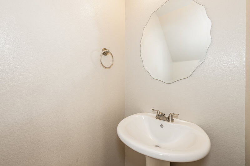 1,880/Mo, 6425 Butterfly Sky St North Las Vegas, NV 89084 Bathroom View