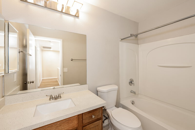 1,880/Mo, 6425 Butterfly Sky St North Las Vegas, NV 89084 Bathroom View 2
