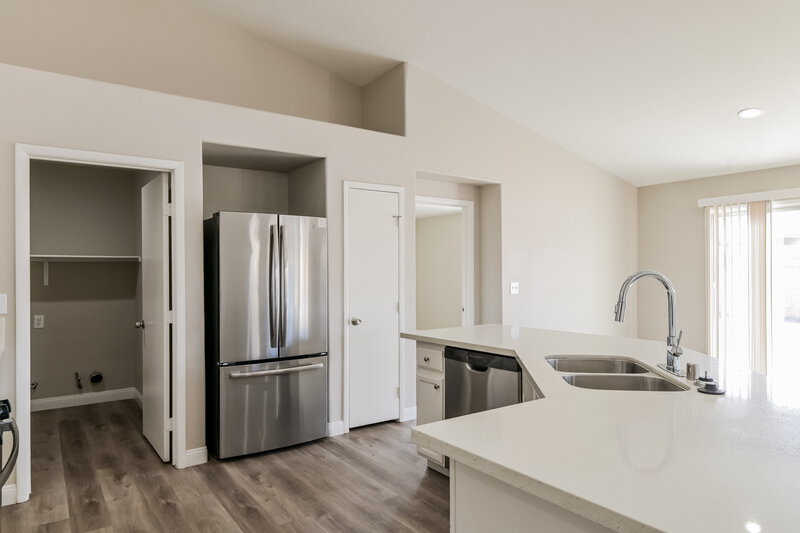 2,320/Mo, 4017 Aaron Scott Street North Las Vegas, NV 89032 Kitchen View 2