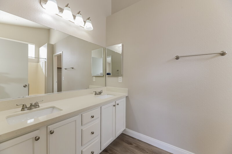 2,320/Mo, 4017 Aaron Scott Street North Las Vegas, NV 89032 Main Bathroom View