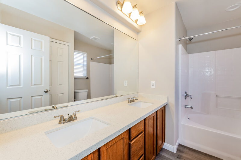 2,085/Mo, 8064 Torremolinos Avenue Las Vegas, NV 89178 Main Bathroom View