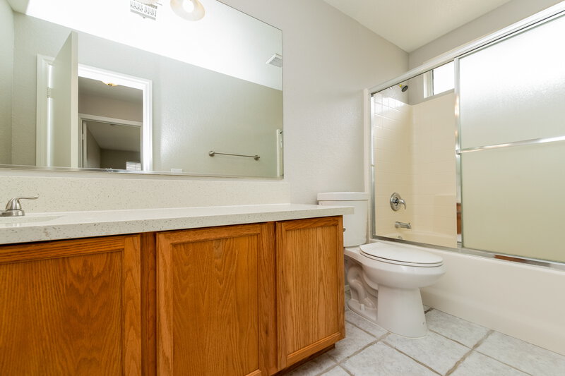 1,990/Mo, 5044 Drifting Creek Ave Las Vegas, NV 89130 Bathroom View