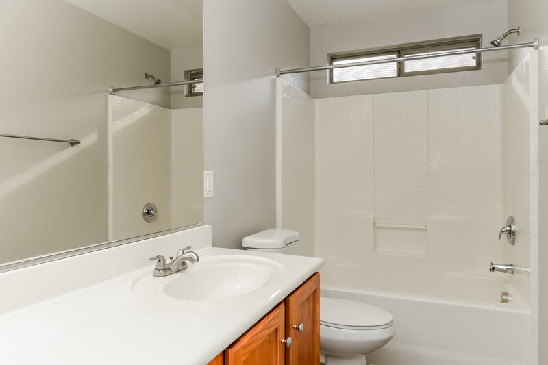 2,150/Mo, 3409 Greenwood Springs Drive Las Vegas, NV 89122 Main Bathroom View
