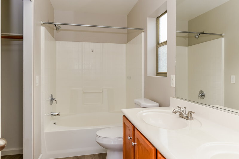 2,150/Mo, 3409 Greenwood Springs Drive Las Vegas, NV 89122 Bathroom View
