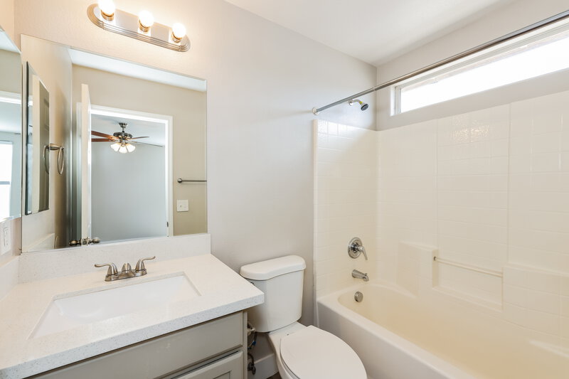 1,970/Mo, 892 Shining Rose Place Henderson, NV 89052 Main Bathroom View