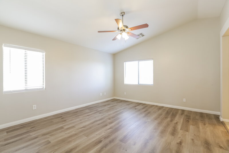 2,130/Mo, 5248 Judkins Dr Las Vegas, NV 89122 Main Bedroom View