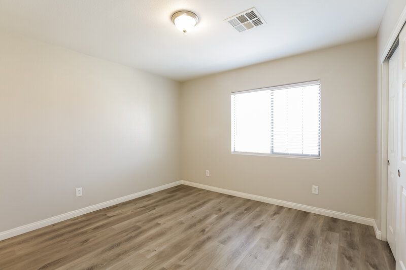 2,130/Mo, 5248 Judkins Dr Las Vegas, NV 89122 Bedroom View 3