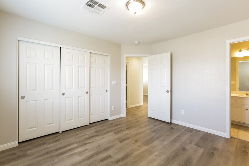 2,130/Mo, 5248 Judkins Dr Las Vegas, NV 89122 Bedroom View 4