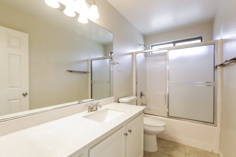 2,130/Mo, 5248 Judkins Dr Las Vegas, NV 89122 Bathroom View