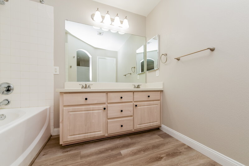 2,210/Mo, 8724 Honey Vine Ave Las Vegas, NV 89143 Main Bathroom View