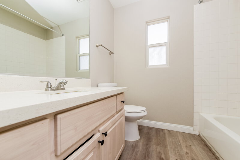 2,210/Mo, 8724 Honey Vine Ave Las Vegas, NV 89143 Bathroom View