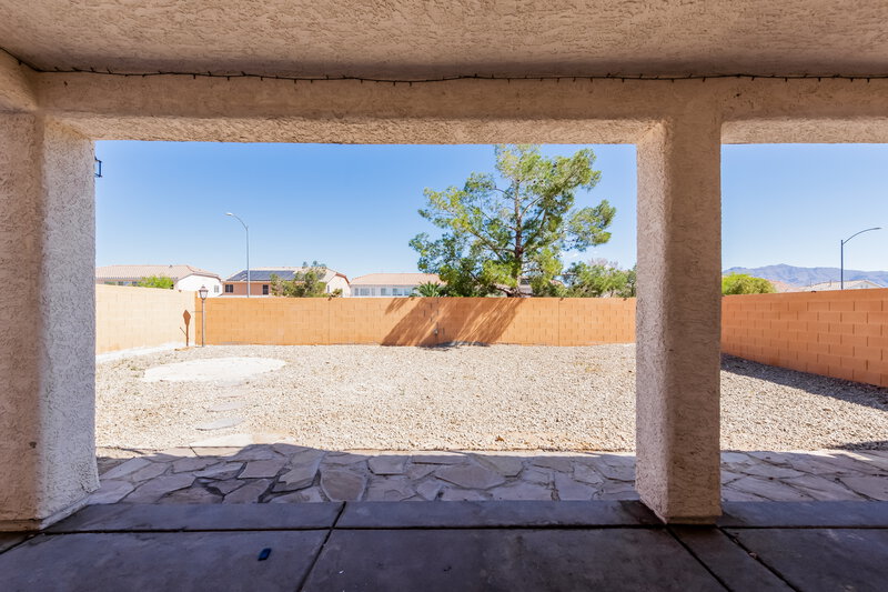 2,210/Mo, 8724 Honey Vine Ave Las Vegas, NV 89143 Covered Patio View