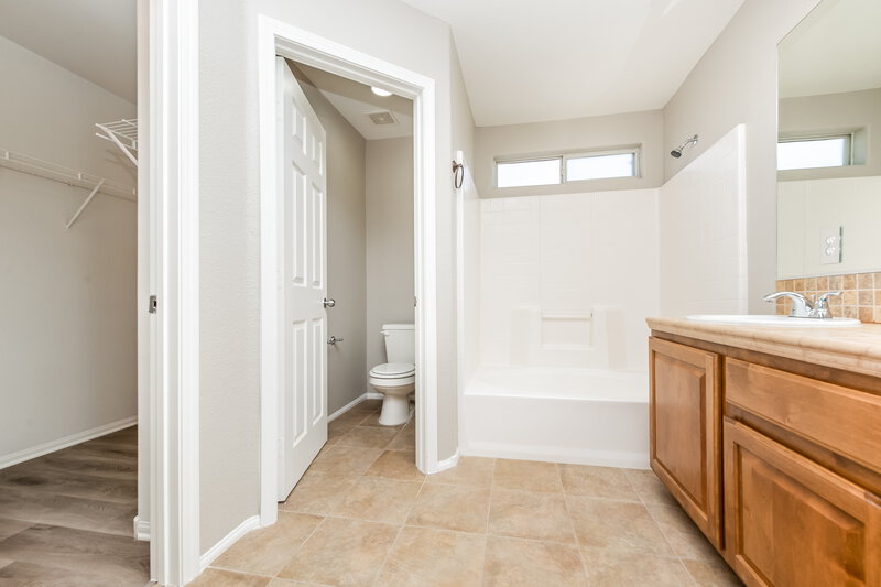 2,300/Mo, 8437 Spencer Canyon St Las Vegas, NV 89166 Main Bathroom View