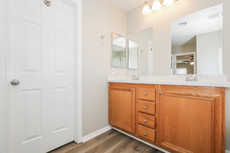 2,255/Mo, 2316 Cockatiel Dr North Las Vegas, NV 89084 Main Bathroom View